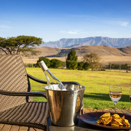 Zuid-Afrika-Drakensbergen-Montusi-Mountain-Lodge-patio