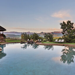 Zuid-Afrika-Drakensbergen-Montusi-Mountain-Lodge-zwembad