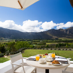 Zuid-Afrika-Kaapse-Wijnlanden-hotel-Mont Rochelle-miko-restaurant-terrace-breakfast