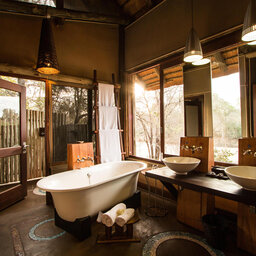 Zuid-Afrika-Kruger-Rhino-Post-Safari-Lodge-badkamer-2