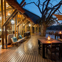 Zuid-Afrika-Kruger-Rhino-Post-Safari-Lodge-main-deck