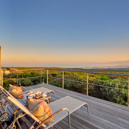Zuid-Afrika-Rondom-Kaap-Hermanus-hotel-Grootbos-Forest-Lodge-forest-suite-balkon