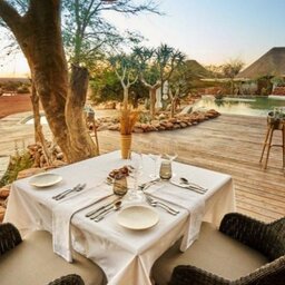 Zuid-Afrika-Tswalu-Kalahari-Private-reserve-the-motse-safarilodge-buitenruimte