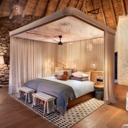 Zuid-Afrika-Tswalu-Kalahari-Private-reserve-the-motse-safarilodge-slaapkamer
