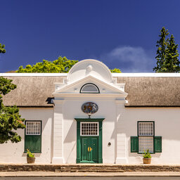 Zuid-Afrika-Tuinroute-Karoo-Drostdy-Hotel-buitenaanzicht