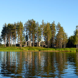 Zweden-Lapland-Arctic-Retreat-zomer-omslag-cabins