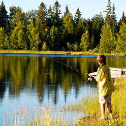 Zweden-Lapland-Arctic-Retreat-zomer-vissen