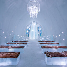 Zweden-Lapland-Jukkasjarvi-icehotel-ceremonie-hal