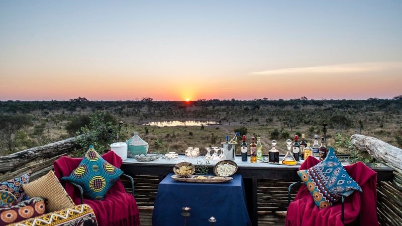 Botswana-Moremi-Game-Reserve-Khwai-Skybeds-sunset-drinks