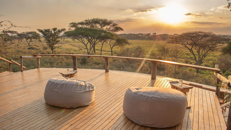 Tanzania-Tarangire-NP-Olivers-Camp-uitzicht-zon-deck-zitzakken