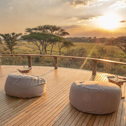 Tanzania-Tarangire-NP-Olivers-Camp-uitzicht-zon-deck-zitzakken